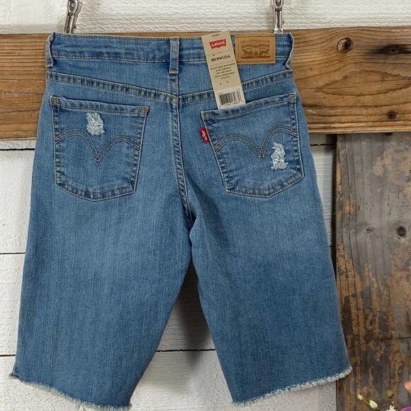 $59 Levi’s Jean Bermuda Shorts Distressed  12R NWT - Picture 6 of 6